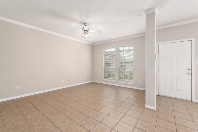 Building Photo - 4 bed 4 bath in Gated Community Available for August Move In!