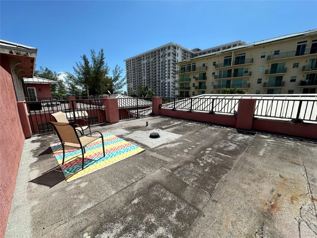 Photo - 3213 NE 5th St Townhome