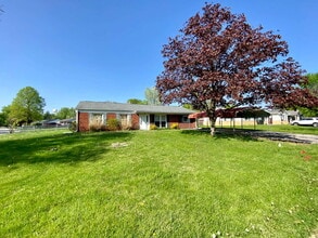 Building Photo - 226 Southlane Dr