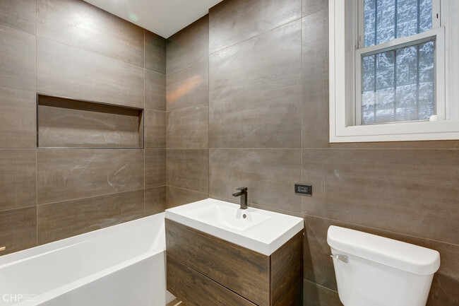 Bathroom - 1236 N Cleaver St