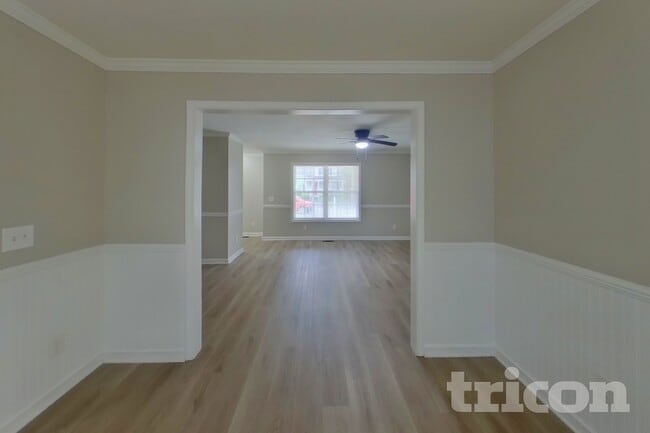 Building Photo - 229 Montclaire Cir