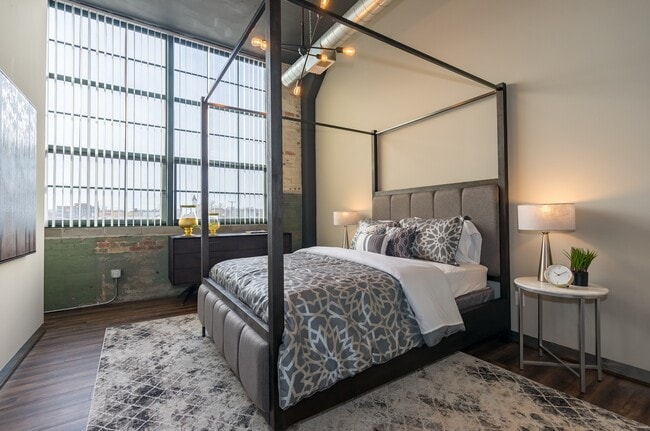 Building Photo - TipTop Apartments