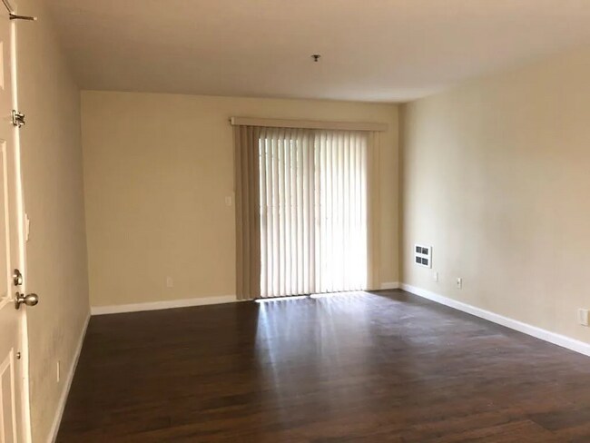 Foto del edificio - 880 E Fremont Ave