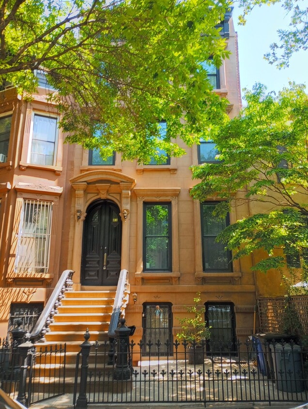 83 Sterling Pl Unit PARLOR, Brooklyn, NY 11217 Room for Rent in Brooklyn, NY