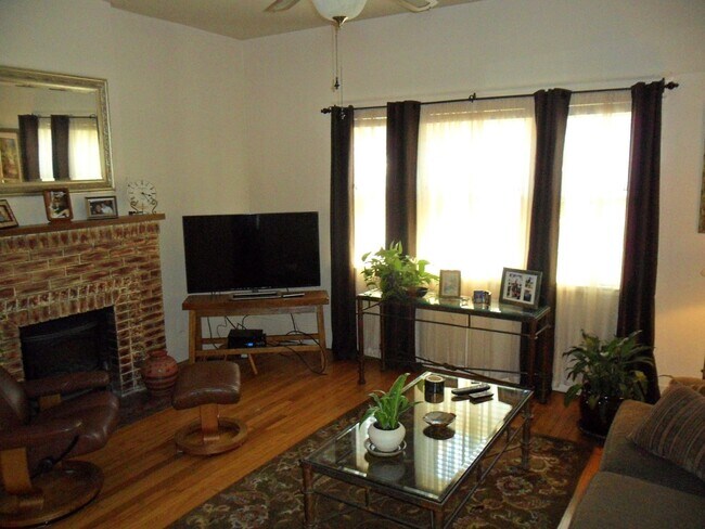 Building Photo - Wonderful 445 College Avenue 3 bdrm 1 bath...