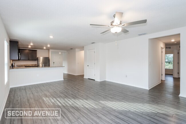 Foto del edificio - 3399 Lakeland Ave