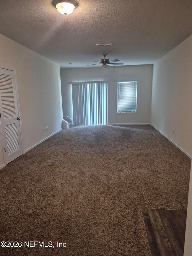 Foto del edificio - 141 Whitland Wy
