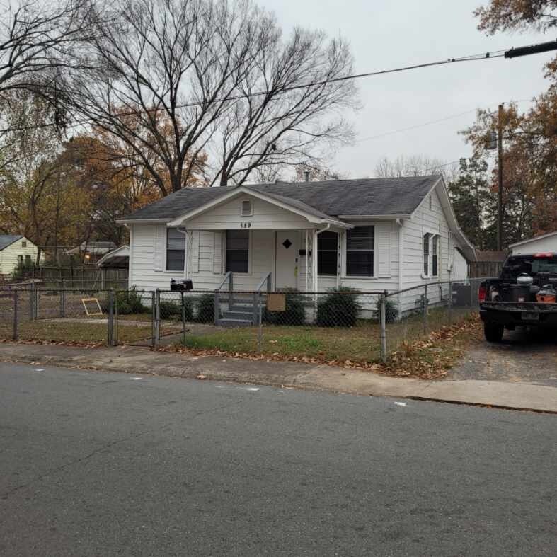 Primary Photo - 189 Roosevelt Rd
