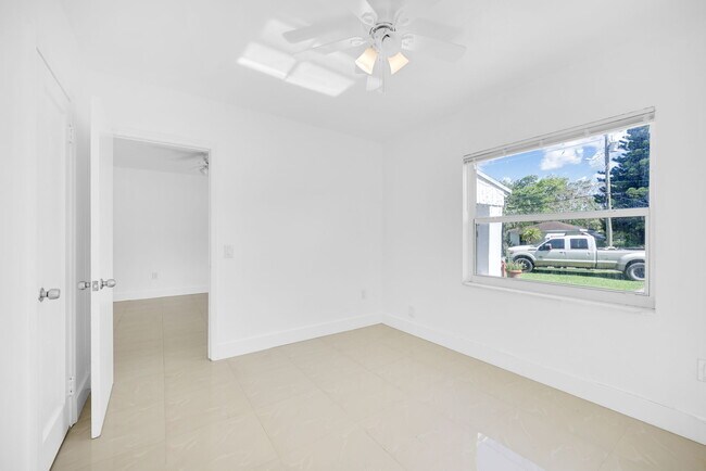 Foto del edificio - 555 NW 90th St