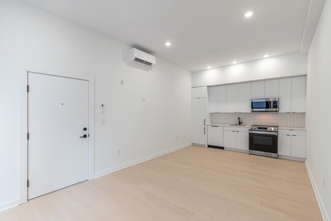 Building Photo - 2414 Frankford Ave