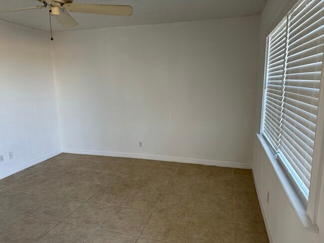 Foto del edificio - 340 NW 19th St