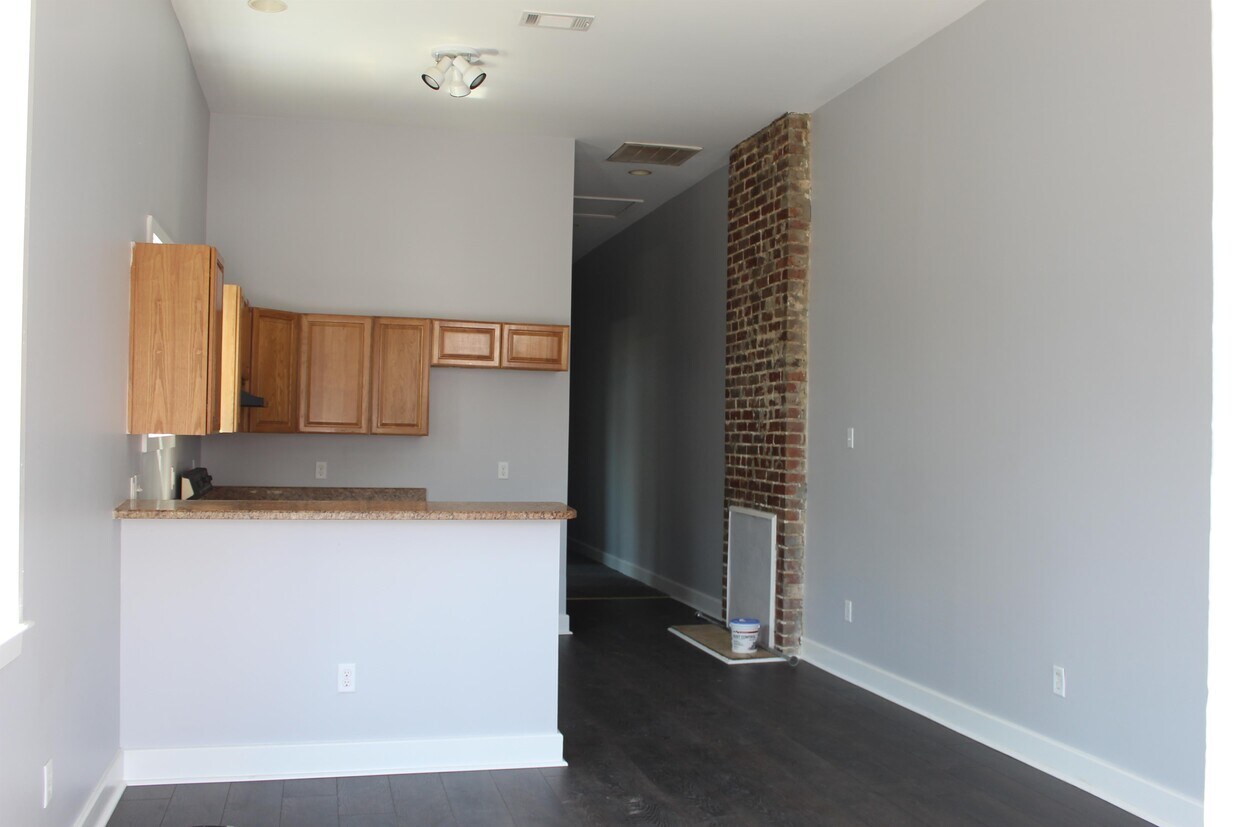 Primary Photo - 1616 Painters St