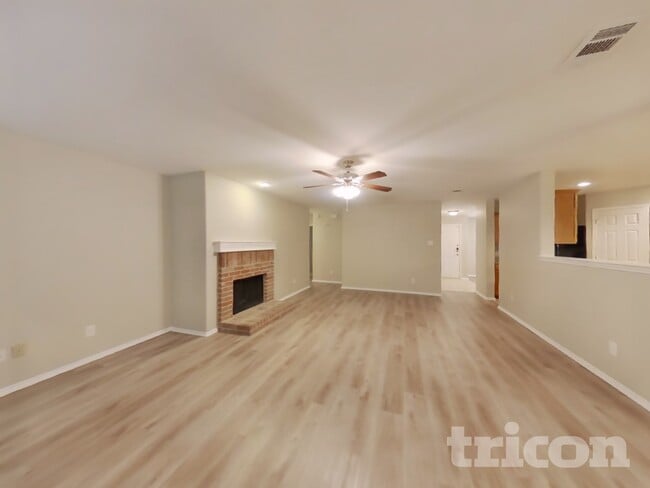 Building Photo - 2506 Eastwood Dr