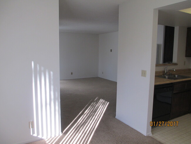 Building Photo - East Side Townhouse