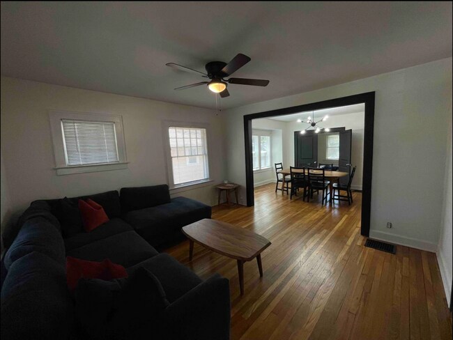 Foto del edificio - 4130 Bell St