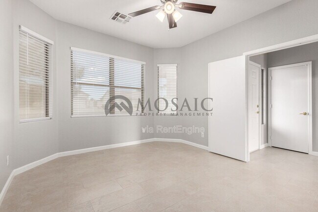 Building Photo - 1245 E Waterview Pl