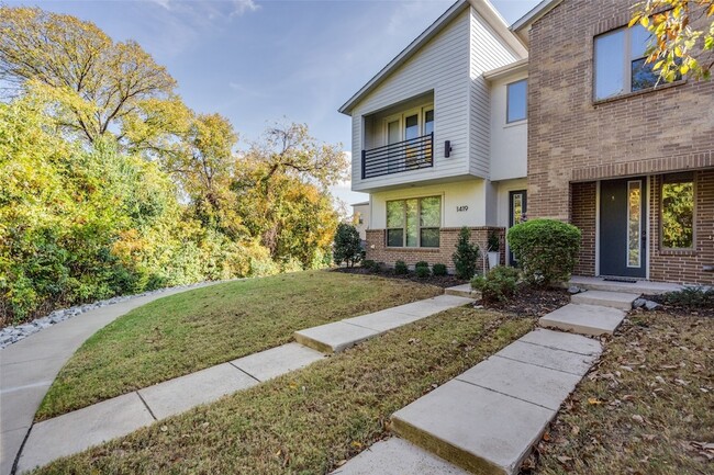 Building Photo - 1423 Lamb Dr
