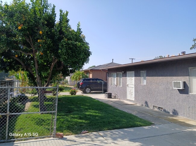 Building Photo - 15450 Country Club Dr