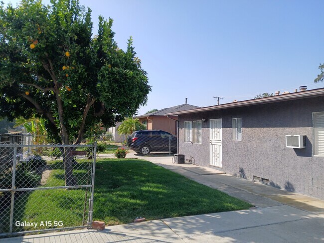 Foto del edificio - 15450 Country Club Dr
