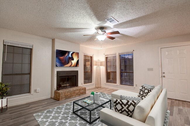 Building Photo - 203 W Trinity St