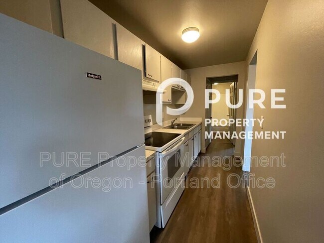 Foto del edificio - 18411 E Burnside St