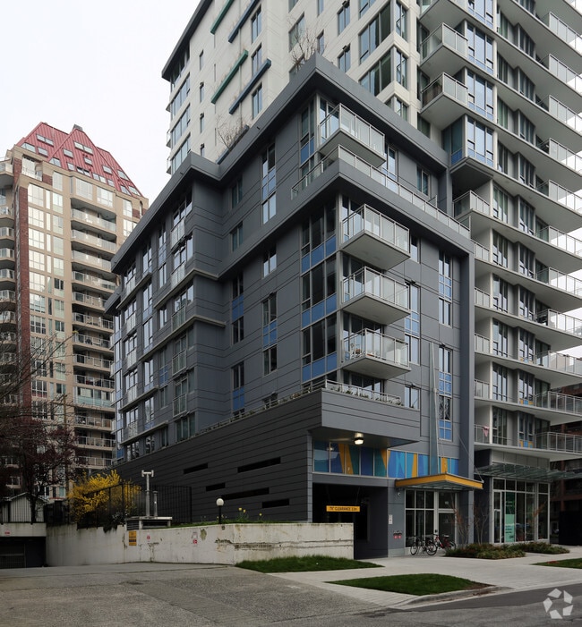 Building Photo - Modern