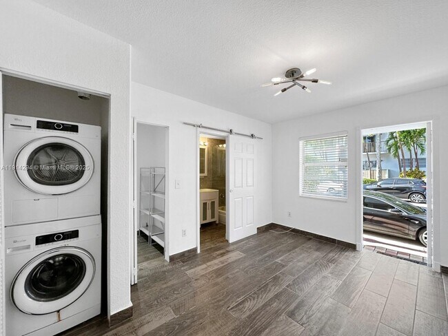 Foto del edificio - 901 Euclid Ave