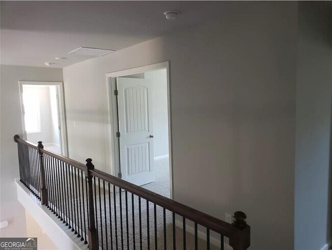 Foto del edificio - 2033 Hamilton Lake Pkwy