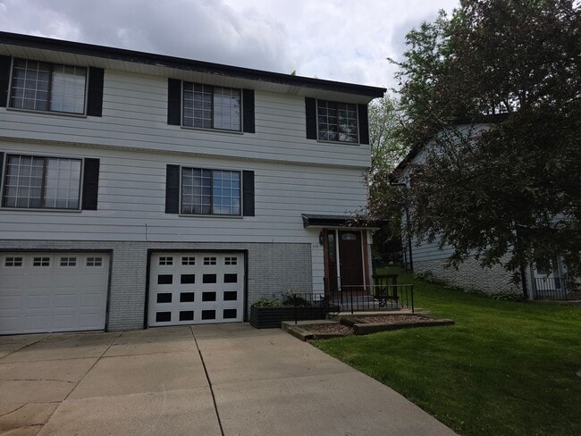 Building Photo - 3 bedroom Mukwonago townhome