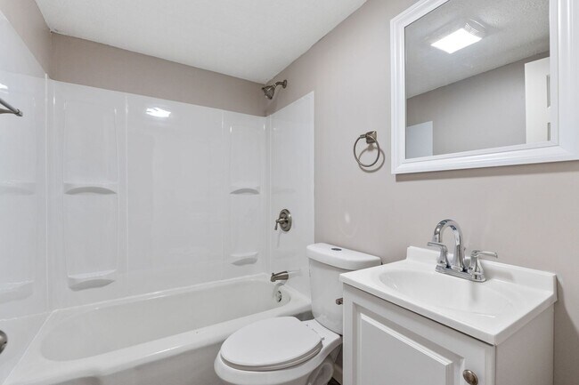 Foto del edificio - Modern 3 Bedroom Home for Rent with Fenced...