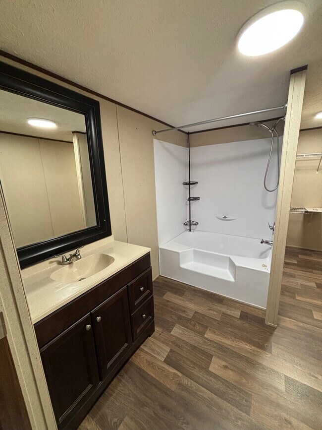 Baño principal - 265 College St