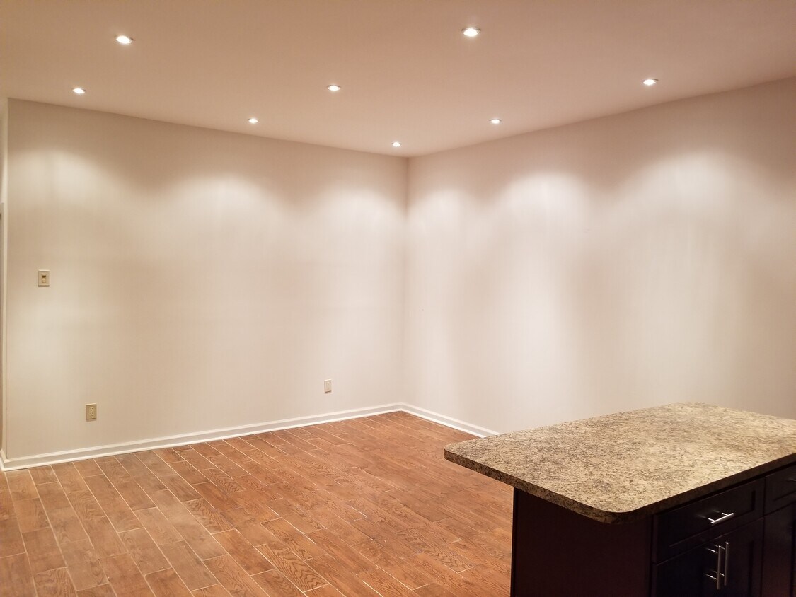 Foto principal - 2324 Tilden Ave