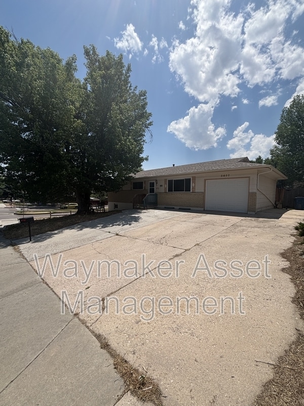 Building Photo - 3495 Montebello Dr W