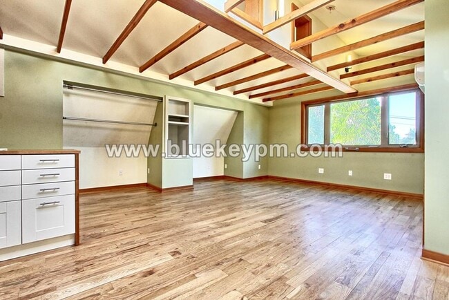 Building Photo - Studio With Huge Bonus Room Available Octo...