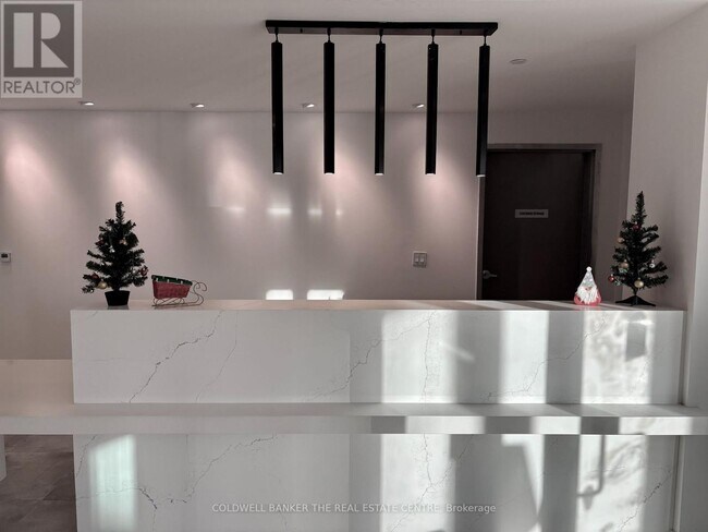 Building Photo - 705 Davis Dr