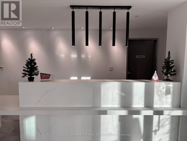 Building Photo - 705 Davis Dr