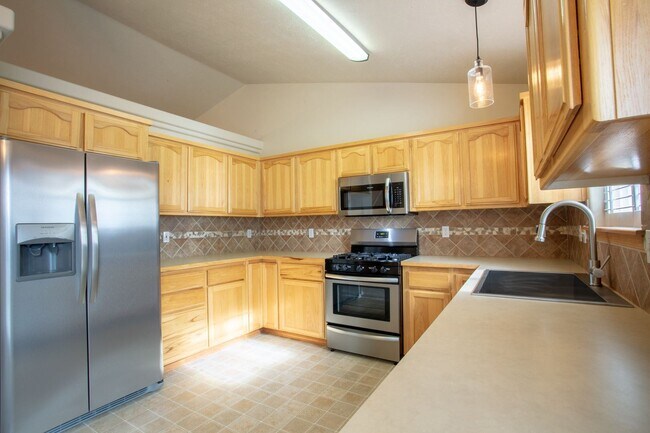 Building Photo - 2862 W Broadmoore Dr