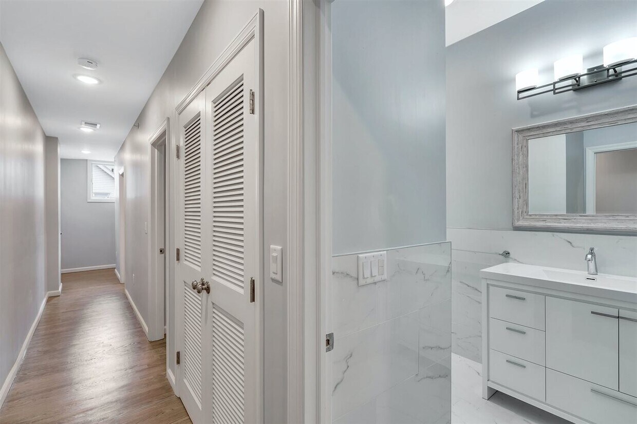 Foto principal - 241-243 Teaneck Rd