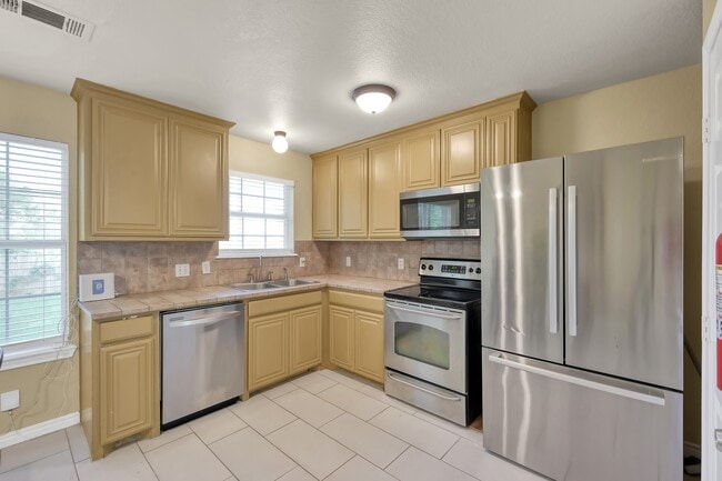 Building Photo - 125 Pine St