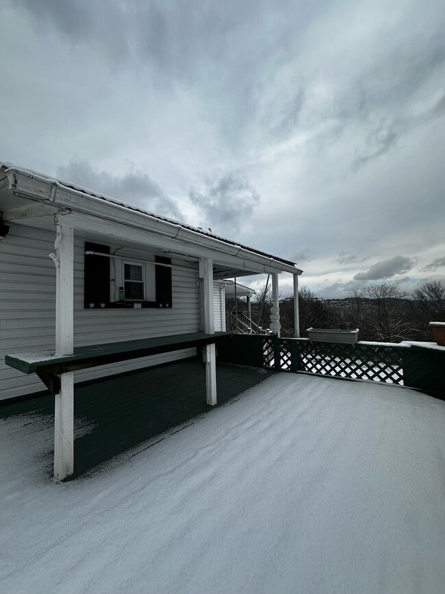 Foto del edificio - 223 Vinegar Hill Rd