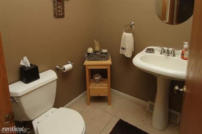 Building Photo - 8066 Wimbledon Dr