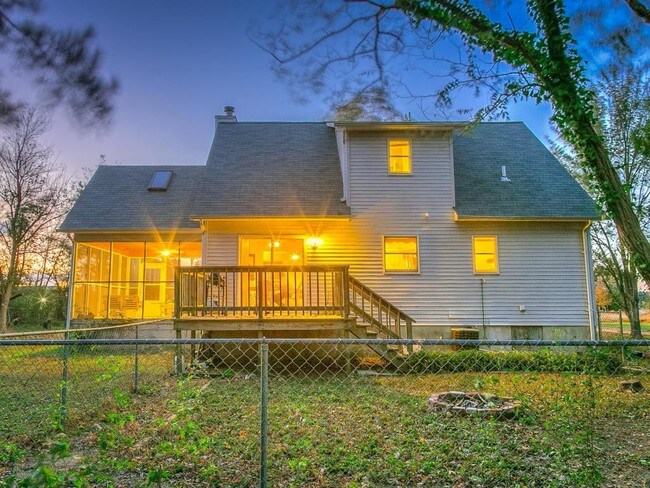 Foto del edificio - 16659 Saint Jeromes Neck Rd