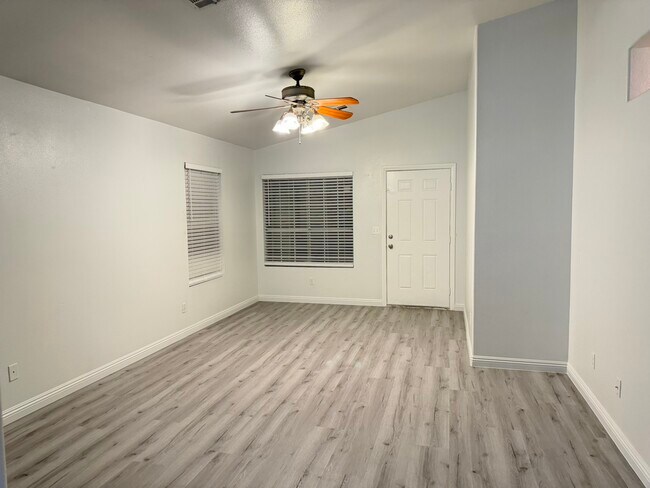 Building Photo - 5817 Lenapee Ct