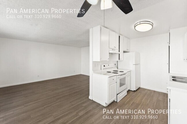 Building Photo - 863 S Mollison Ave
