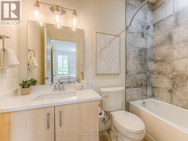 Photo du bâtiment - 301 Westmount Rd W