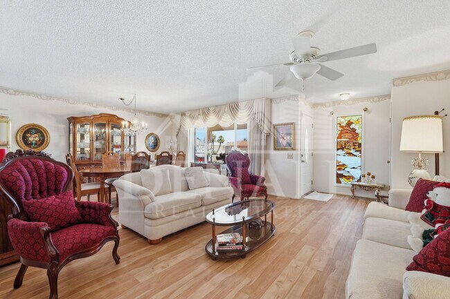 Foto del edificio - 9807 W Mockingbird Dr