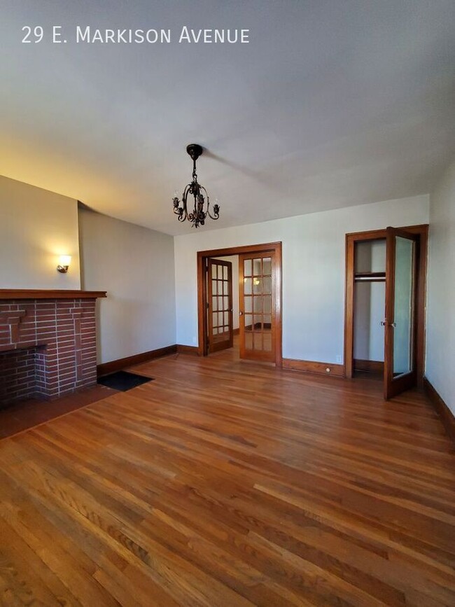 Foto del edificio - Spacious Townhome with Original Features A...