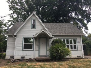 Building Photo - 1753 Villard St