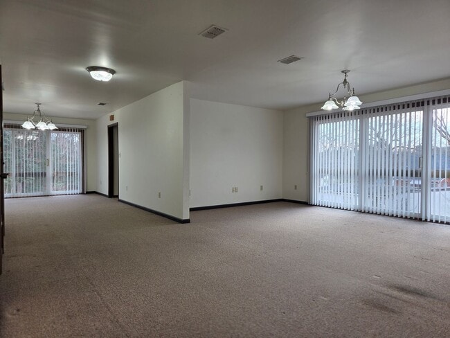 Building Photo - Quiet country rancher on large, secluded lot right at Route 1 and 288