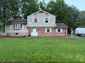 Building Photo - 39 Weinmanns Blvd